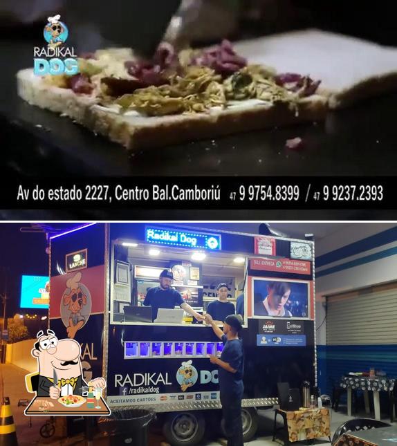 Platos en Radikal Dog