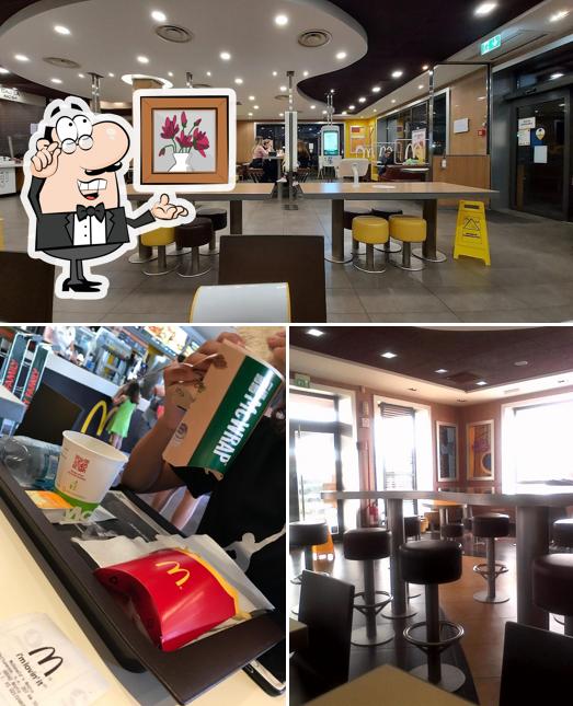 Siediti a un tavolo di McDonald's