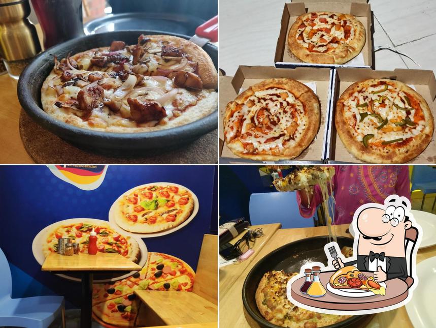 Order pizza at Cheesiano Pizza, Wakad