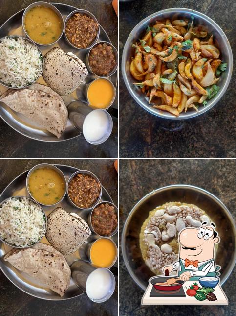 Chicken curry at Shri Maruti Nandan Restaurant