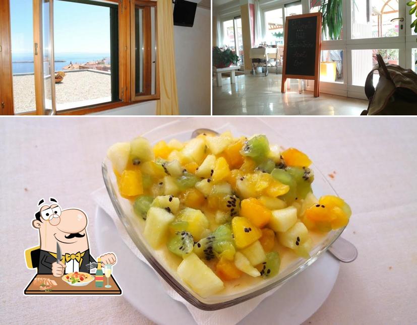 La immagine di cibo e lavagna da Hotel Ristorante Silvestrino Eden Stintino