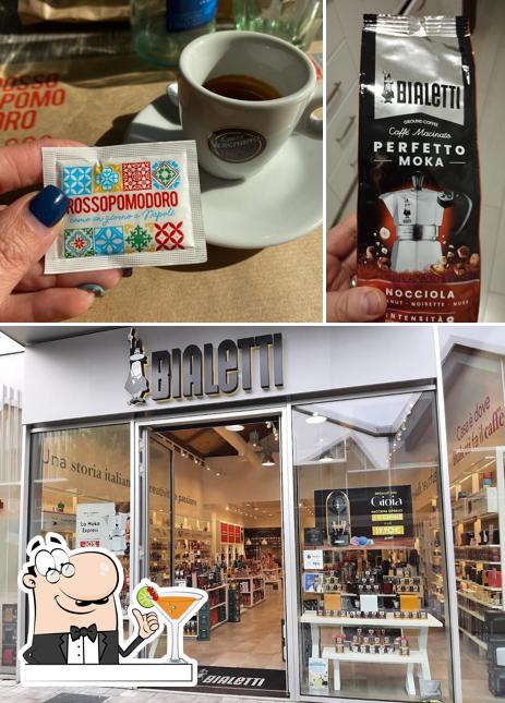 La bevanda e esterno del ristorante La bevanda e esterno del ristorante