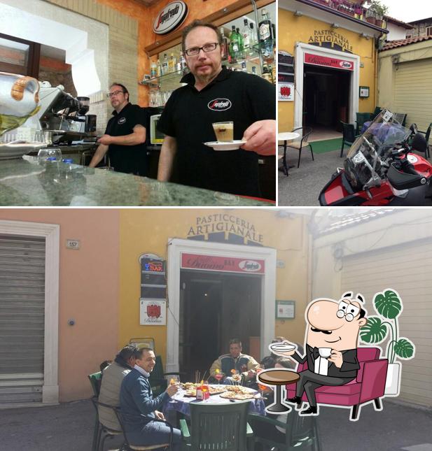 La immagine della interni e bancone da bar di Caffè Del Duomo