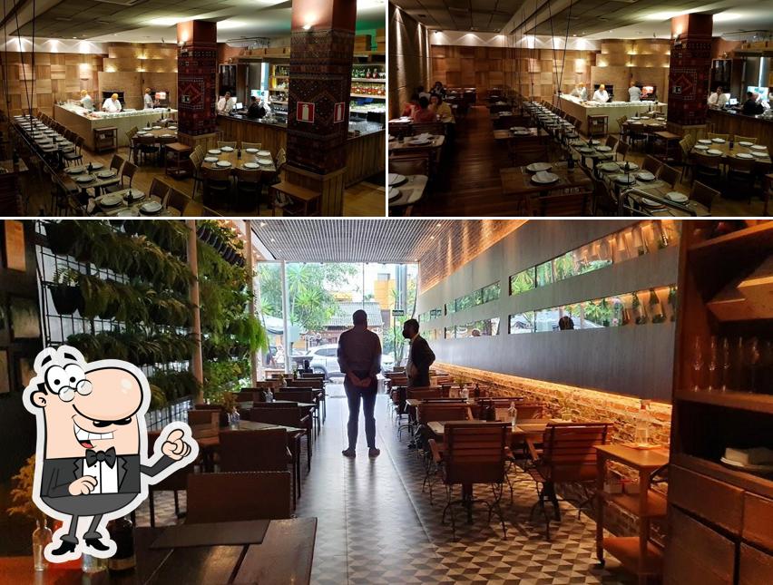 Sente em uma das mesas no Olegário Pizzaria