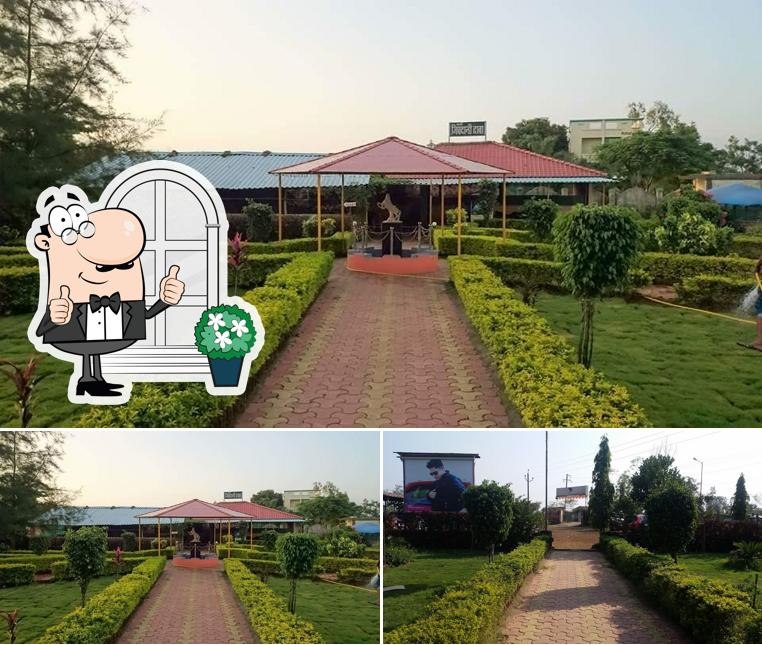 Take a look at the outside area of Aai Jivdani Dhaba(family Garden)