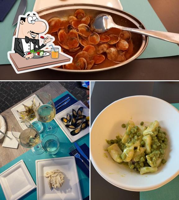 La immagine della cibo e interni di Antipasteria di mare Sara