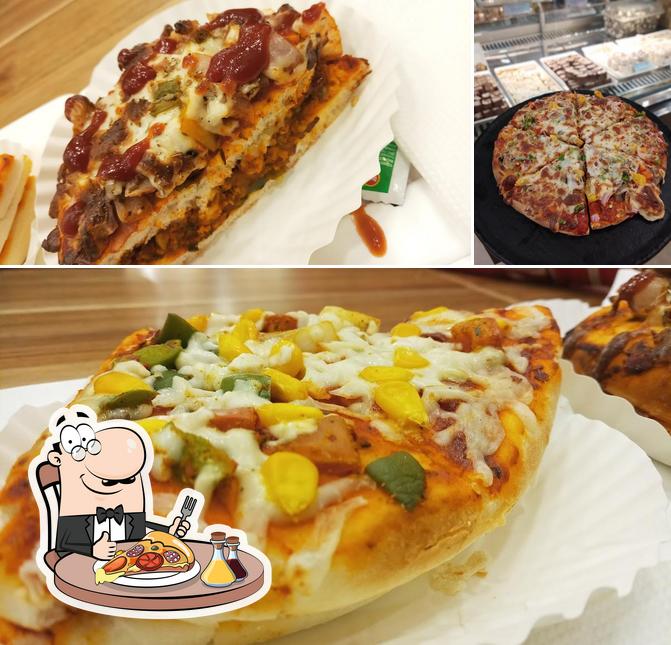 Pick pizza at Oasis Baklawa Saket