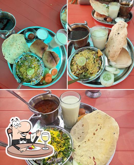 Food at हाँटेल देवगिरी अमृततृल्य नाष्टा सेंटर स्पेशल शाही मिसळ हाऊस