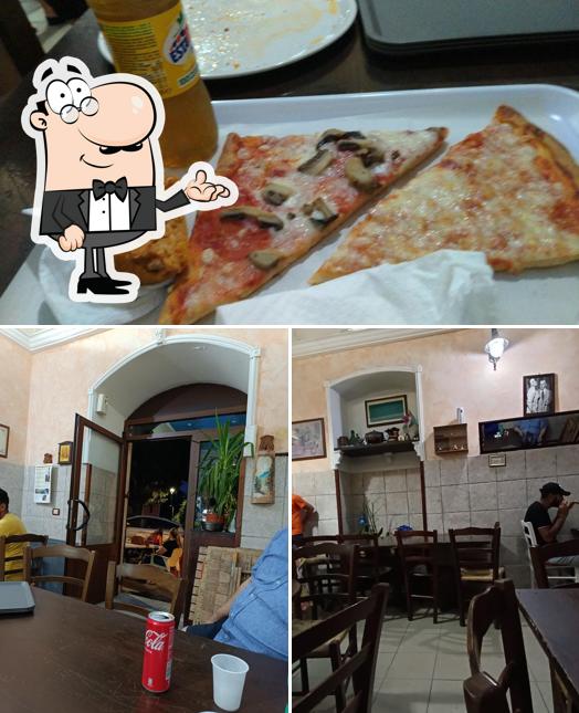 Dai un’occhiata alla foto che mostra la interni e pizza di Pizza Sprint
