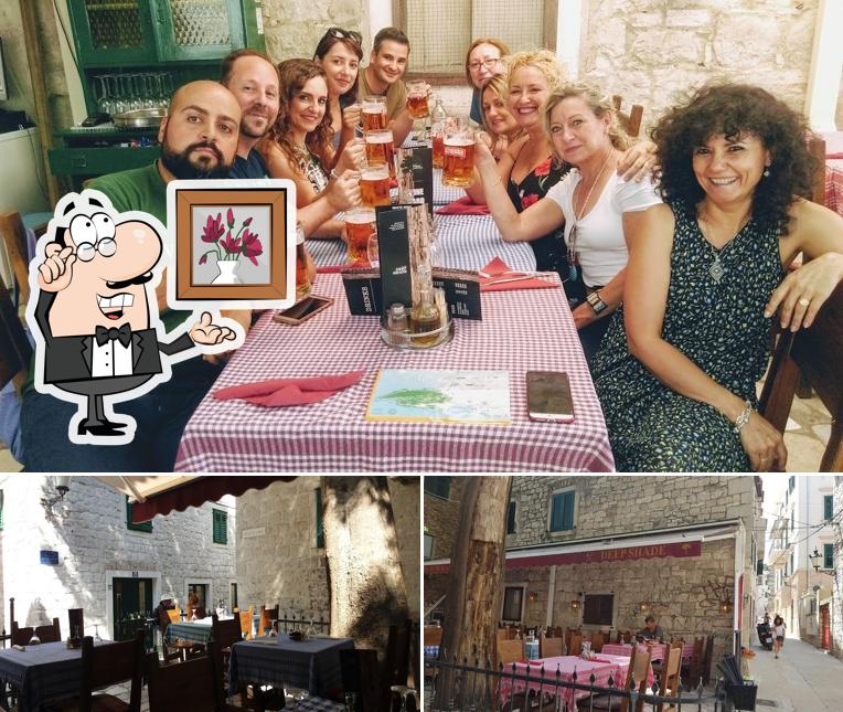 Gli interni di Deep Shade Tavern