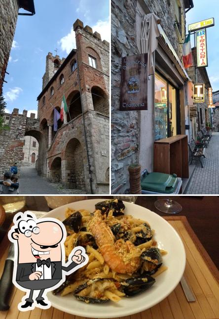 Bar Trattoria La Sugheraia si caratterizza per la esterno e tavolo da pranzo