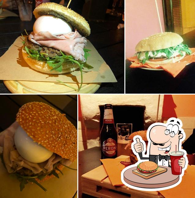 Ordina un hamburger a Spirito Divino Wine Bar