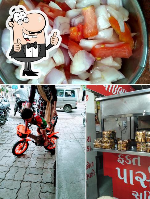 See this pic of Shree Varudi Bhel & Pavbhaji