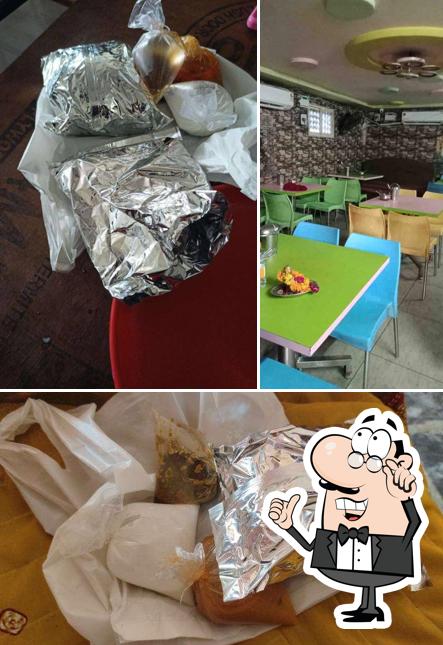 The interior of Chennai Thalapppatthi Biryani