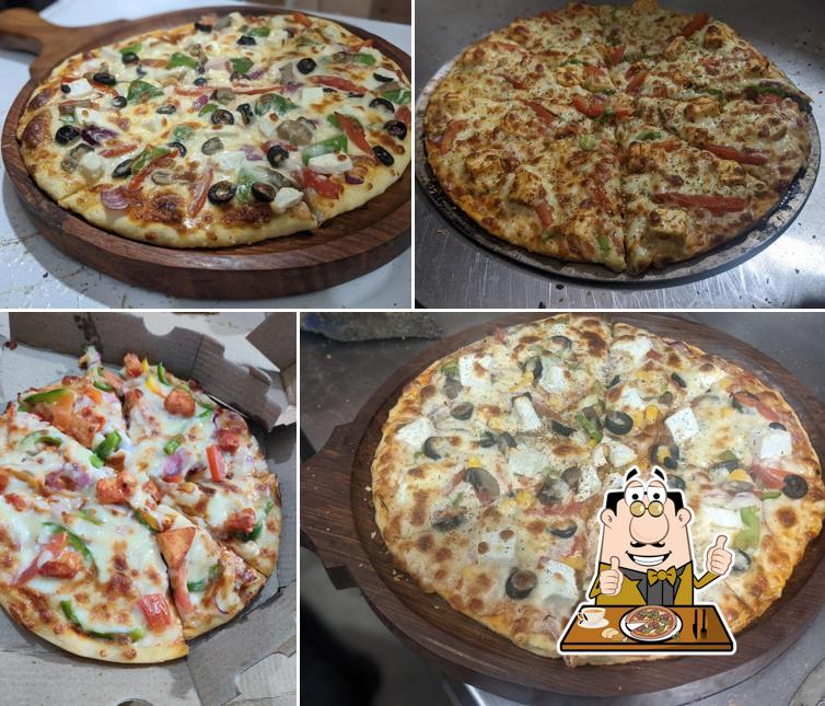 Get pizza at SNAKKERS