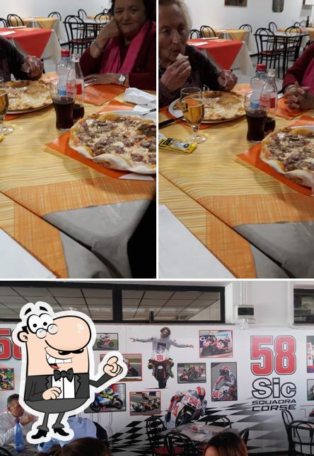 Dai un'occhiata agli interni di Street Bar