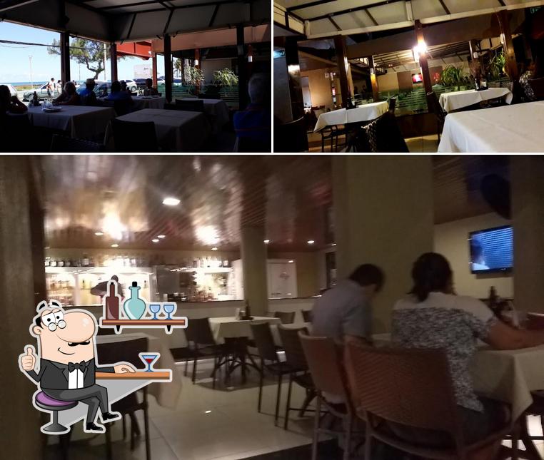 Esta é a ilustração apresentando interior e bebida no Estrela do Mar