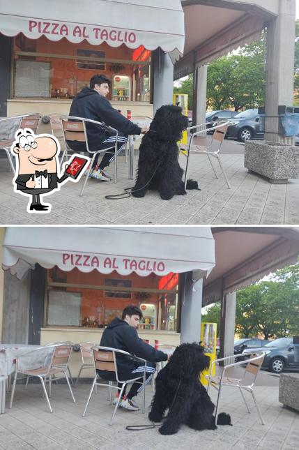 Gli esterni di Pizza House