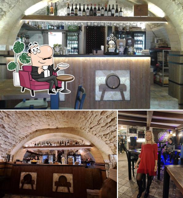 Siediti a un tavolo di A Utti - Food & Beverage