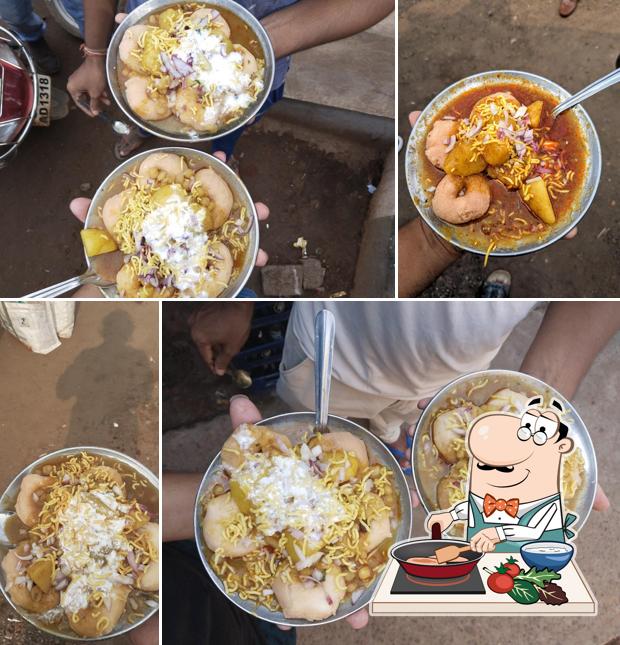 Chicken curry at Bhaskar Bhai Famous Dahi Bara