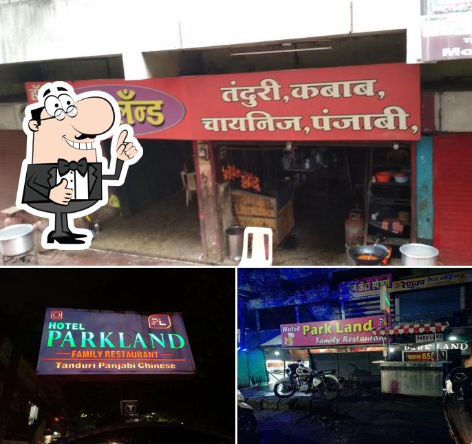 Here's a picture of Hotel Parkland