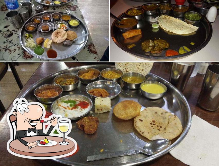 Meals at Sasumaa Gujarati Thali