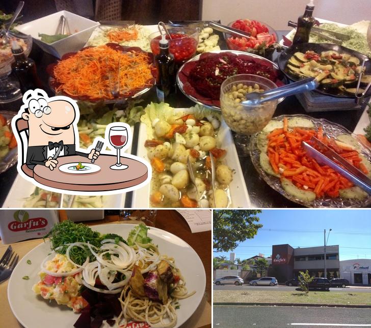 Entre diversos coisas, comida e exterior podem ser encontrados no Garfu's Restaurante