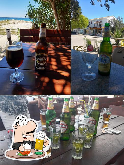 Puoi prenderti un rinfrescante bicchiere di birra chiara o scura