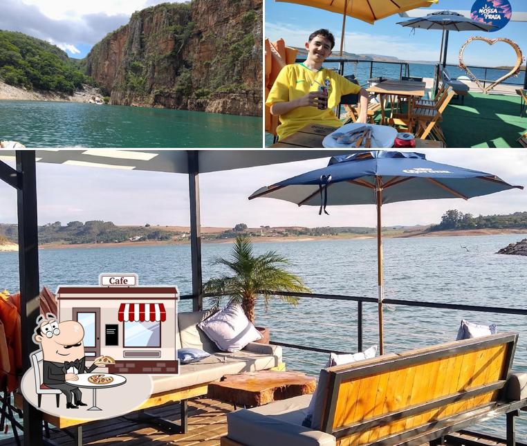 A Flutuante Nossa Praia se destaca pelo exterior e mesa de jantar