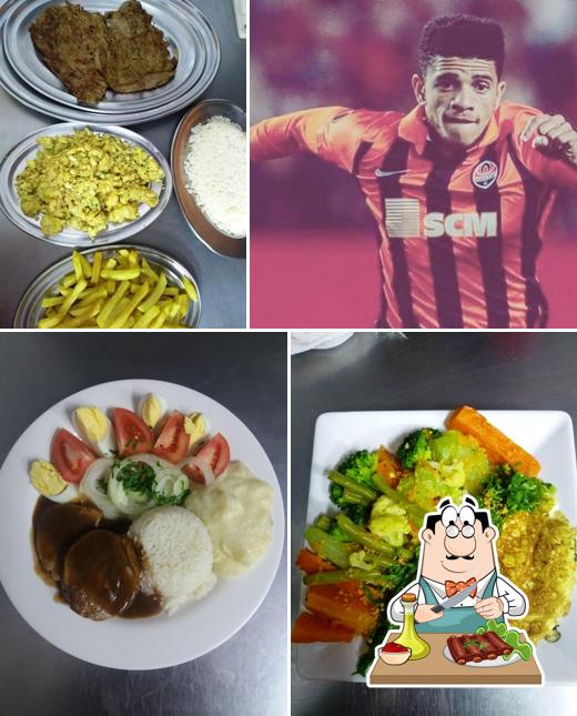Prove pratos de carne no Fredone Restaurante e Lanchonete