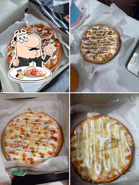 At Zomito’s Pizza And Burger, you can order pizza