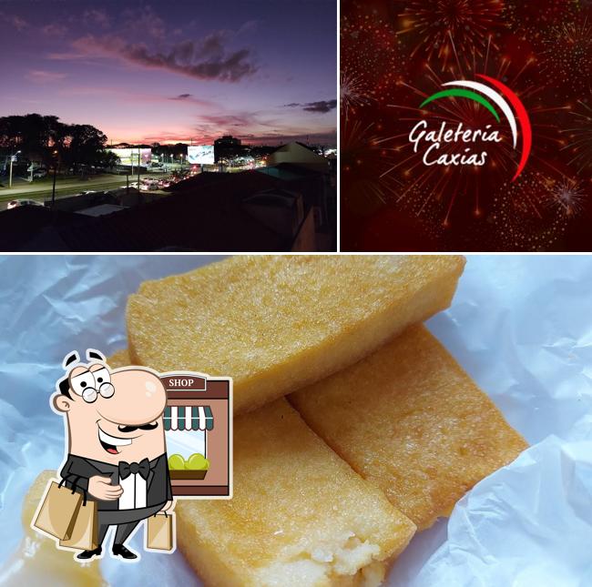A foto da exterior e comida no Galeteria Caxias