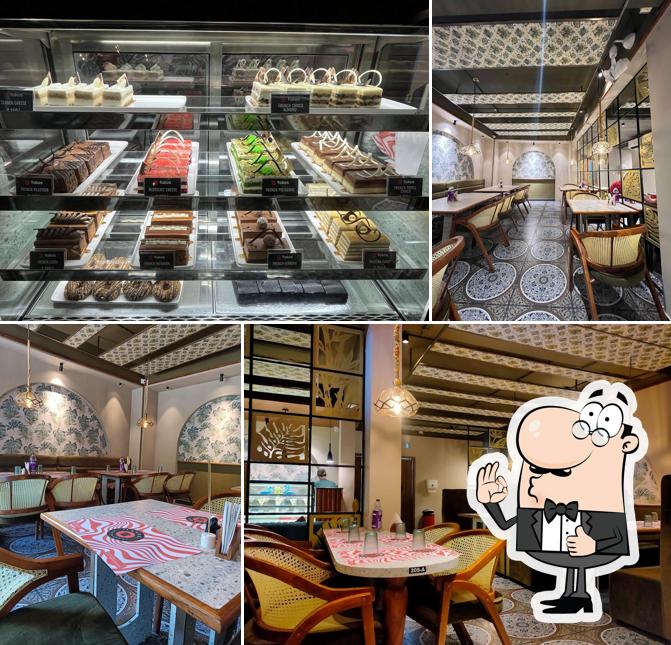 Here's a picture of Takos Restaurant