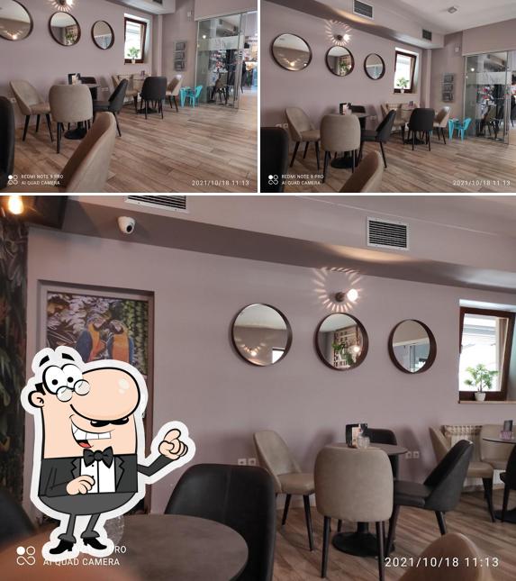 Siediti a un tavolo di Mil caffe i rođendaonica