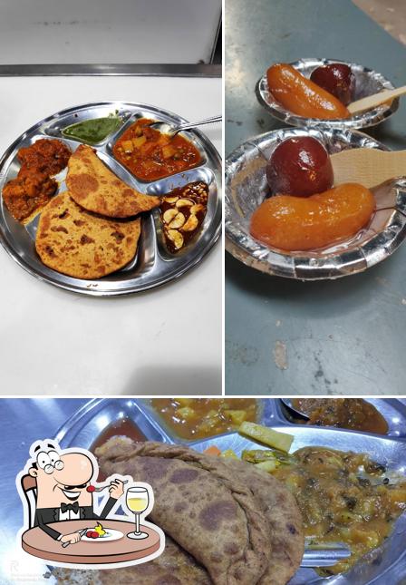 Food at Paranthe Wali Gali