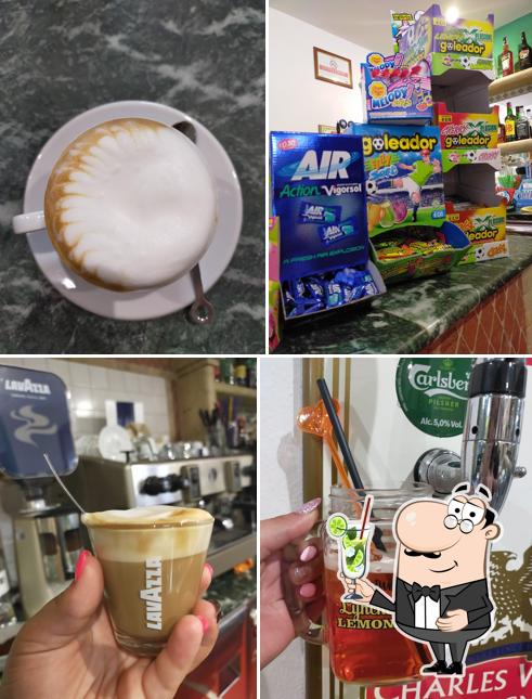 Goditi qualcosa da bere a Bar Sa Coorte