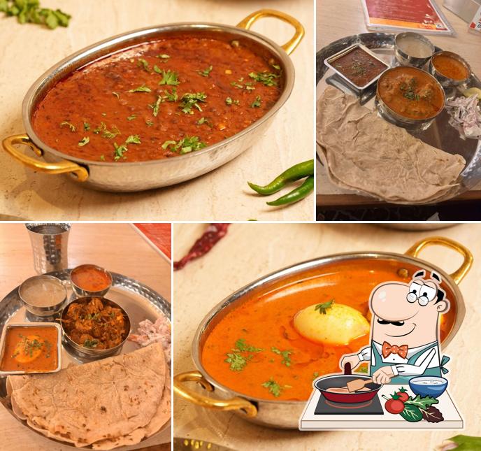 Chicken curry at Purepur Kolhapur, Thane