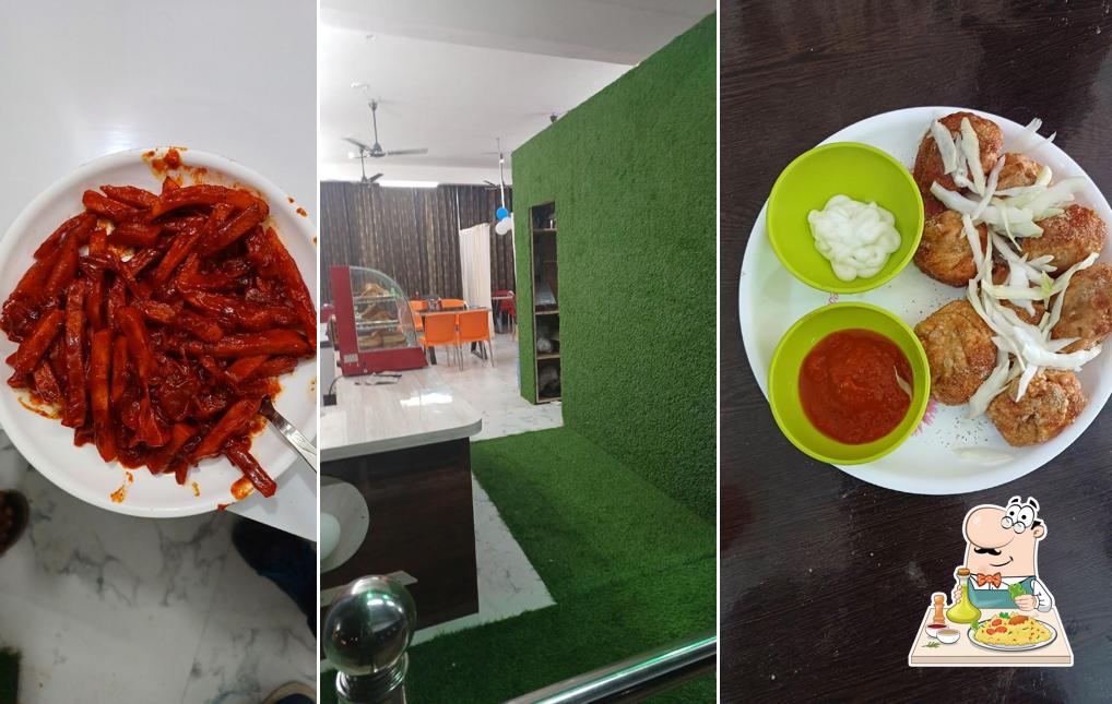 Food at SR Foodies Hub