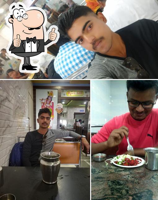 Look at this pic of Shastri Upahar
