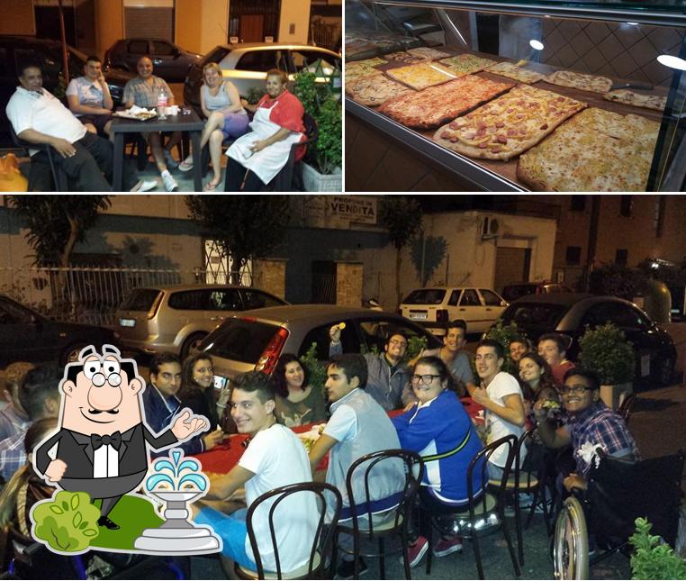 La esterno e cibo del ristorante