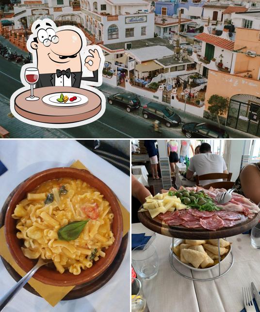 Tra le diverse cose da L'Ancora Bistrò Ristorante Pizzeria si possono trovare la cibo e esterno