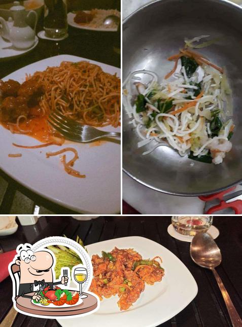 The guests of Chowman (Russel Street) can enjoy various seafood dishes