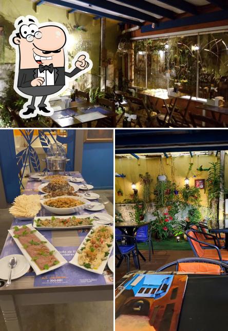 Sente em uma das mesas no Al Sababa