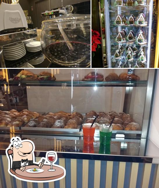 Tra le diverse cose da Street Bar Cornetteria si possono trovare la cibo e interni