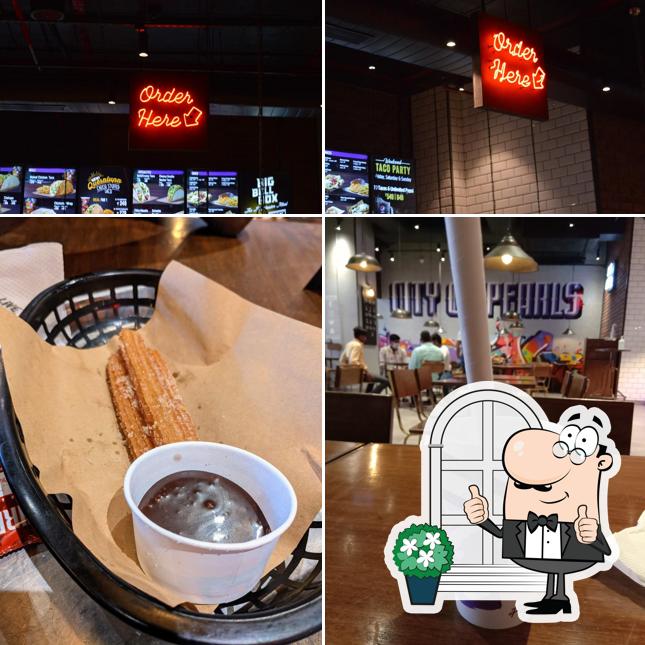 The image of Taco Bell’s exterior and drink