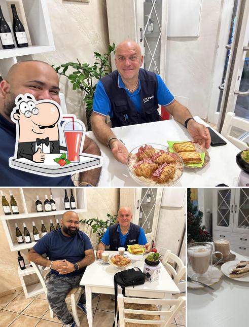 Goditi un drink a Bar del Corso