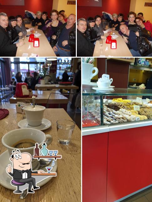 Tra le diverse cose da Caffè Masini 1952 si possono trovare la interni e bancone da bar