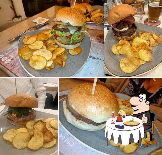Prova un hamburger a Retro' 83 Barbecue
