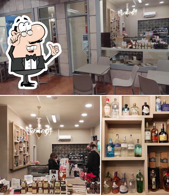 Questa è la foto che mostra la interni e bevanda di DEGUSTIBUS Ancona caffetteria • enoteca • degusteria