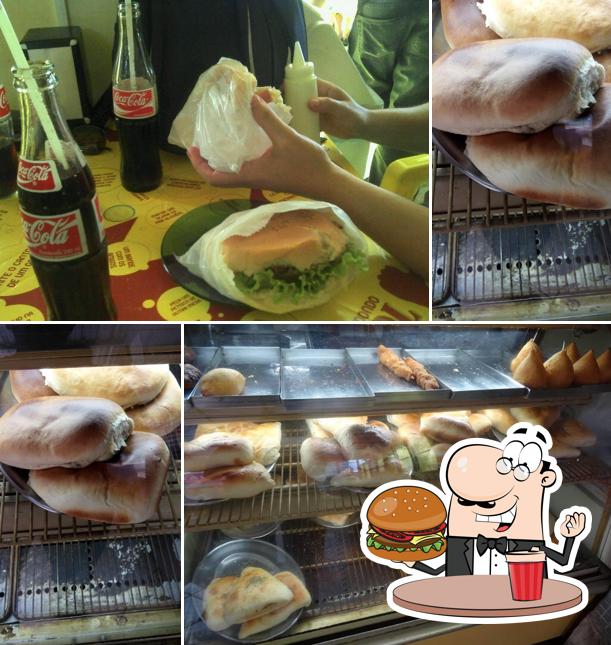 Experimente um hambúrguer no Lanches come-come